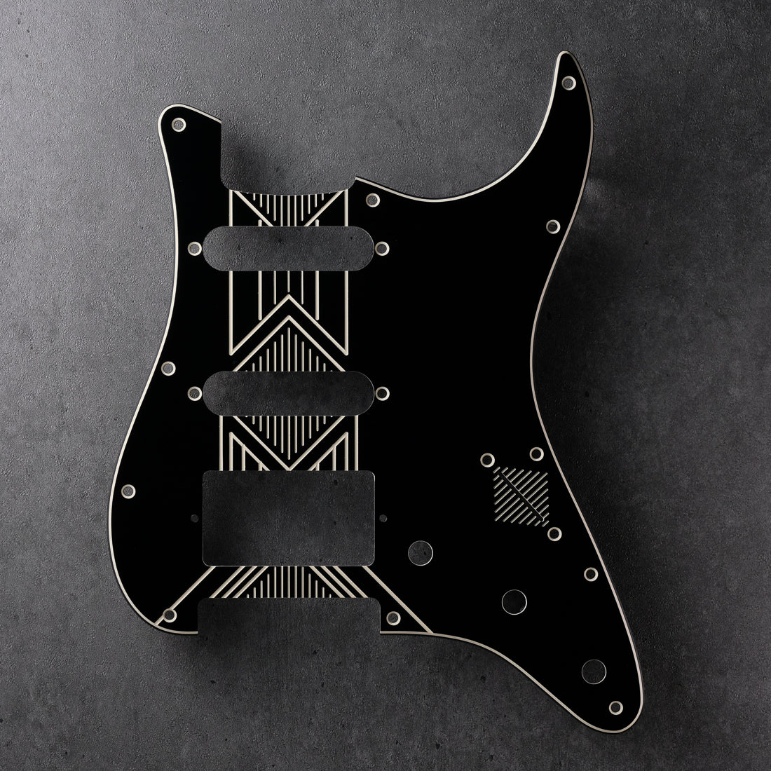 Broken Arrow - Stratocaster Pickguard HSS - Black/Cream/Black