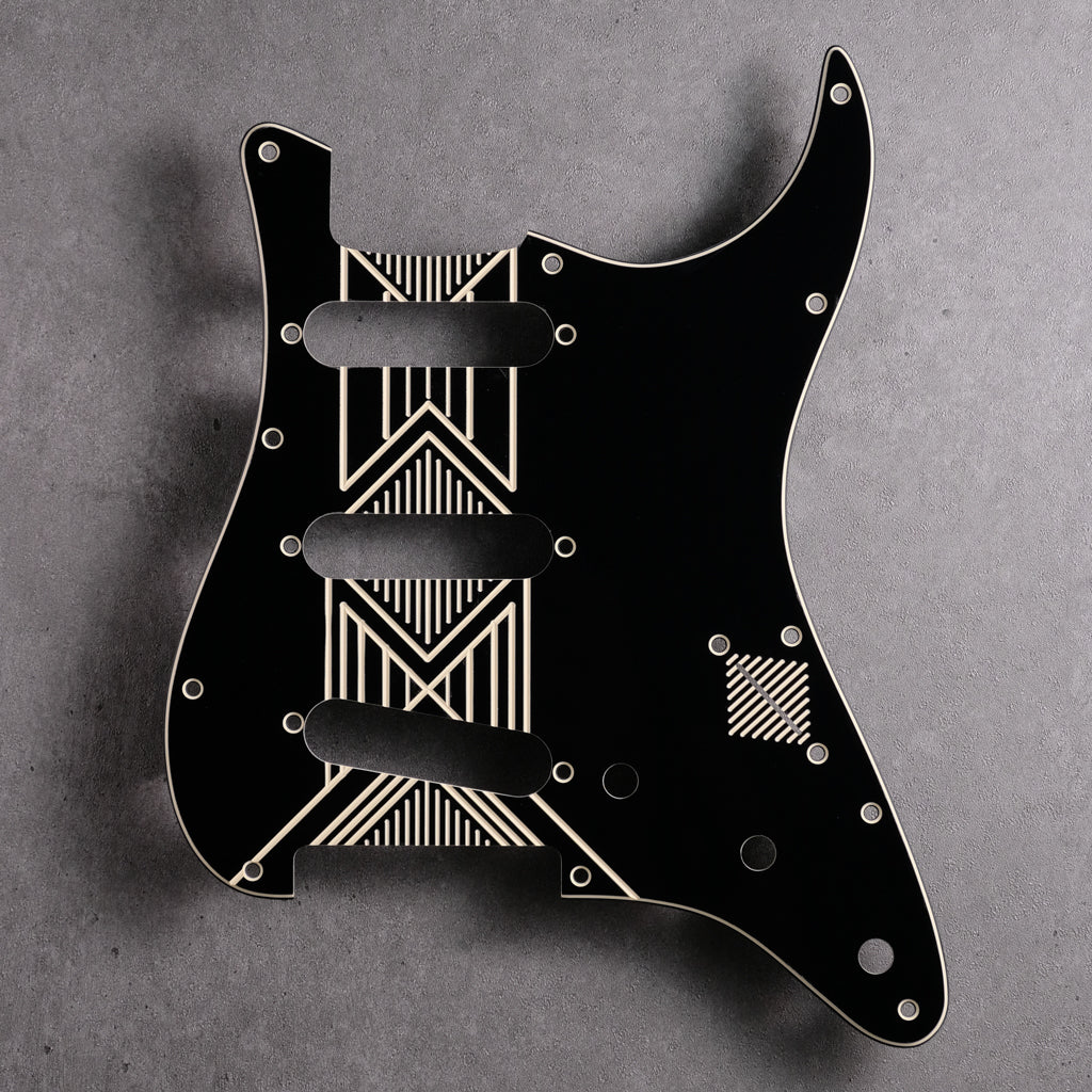 Broken Arrow - Stratocaster Pickguard - Black/Cream/Black