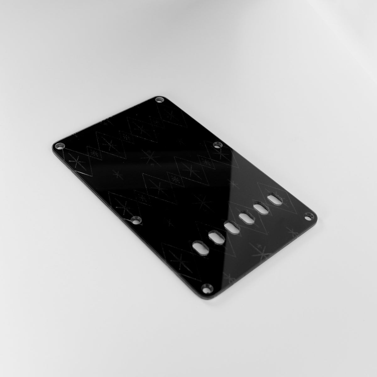 MAYBELLENE - Charcoal Frost Metallic on Black