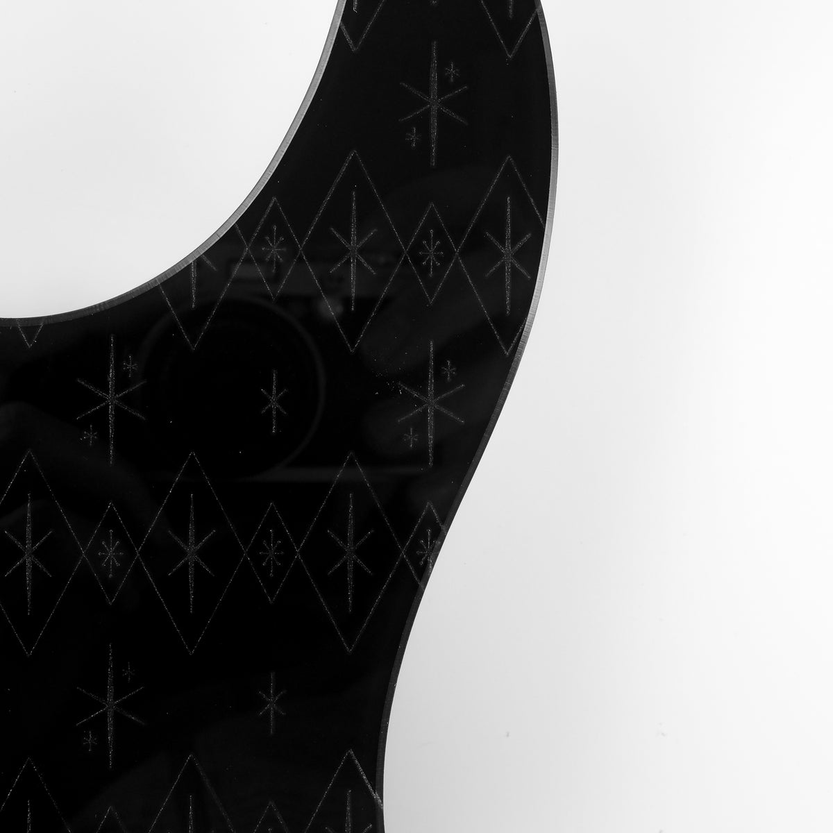 MAYBELLENE - Charcoal Frost Metallic on Black