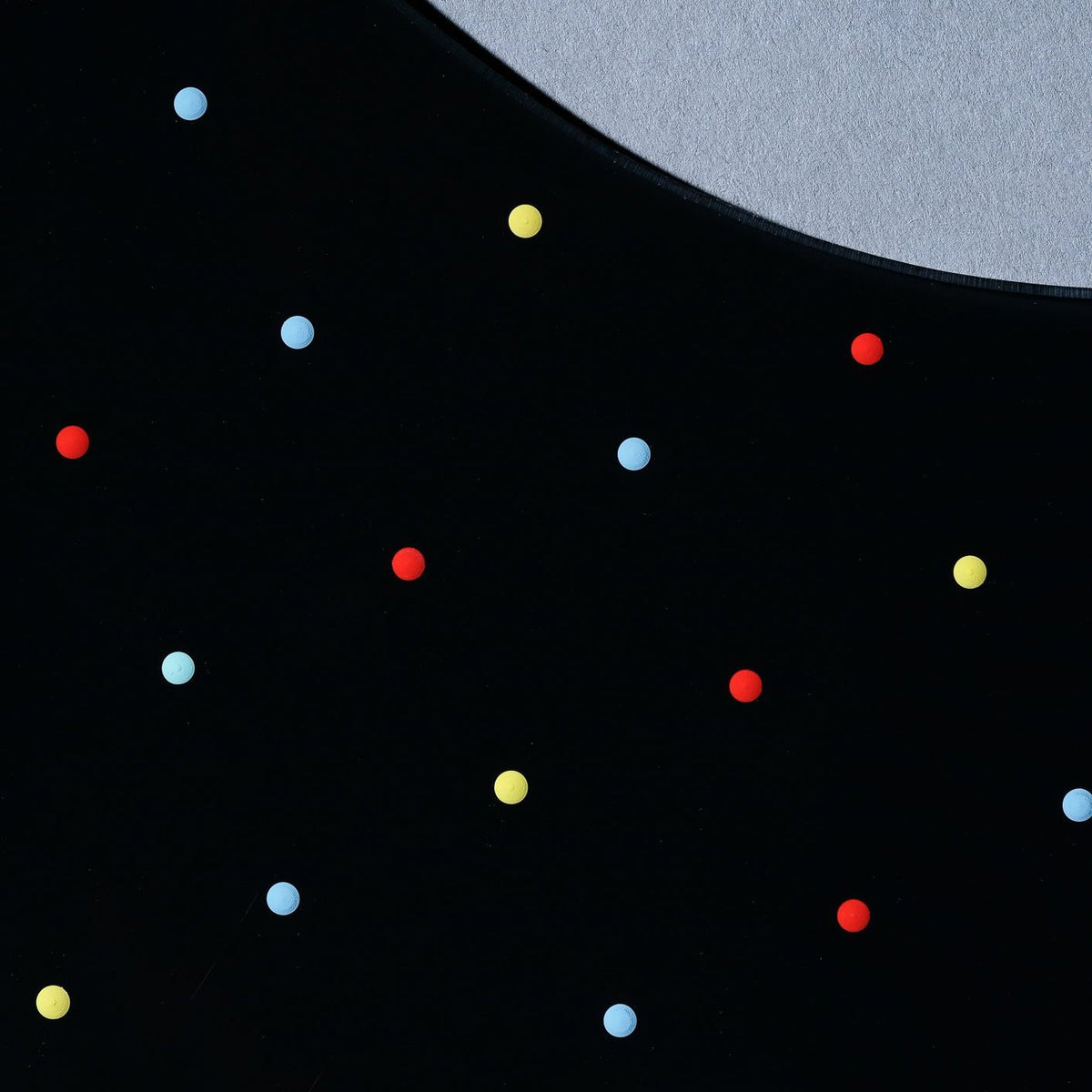 DOTS AT THE BEACH - BLACK