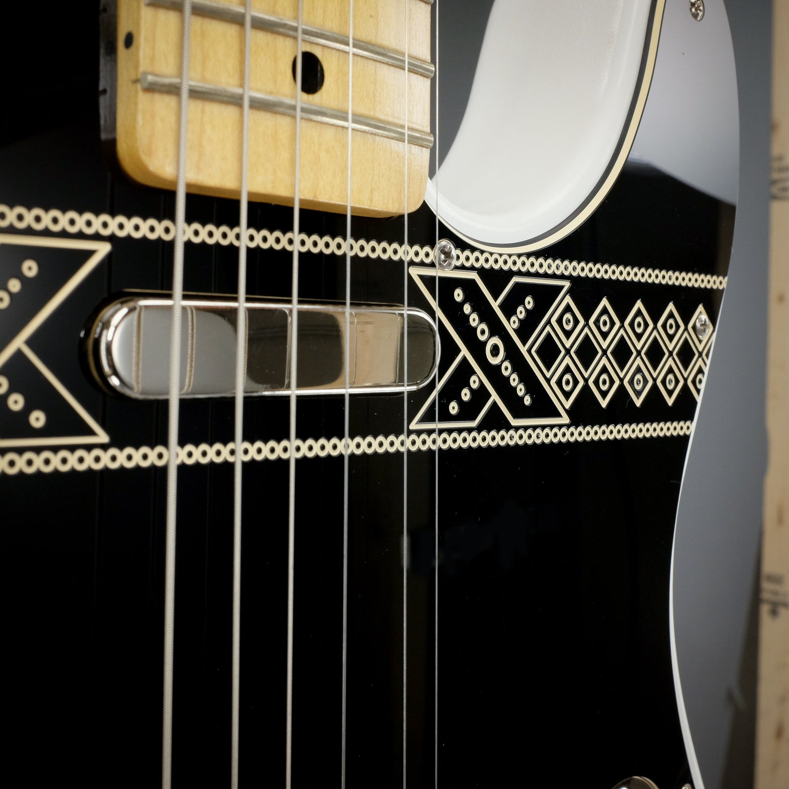 The Bandit - Telecaster Pickguard - Black/Cream/Cream