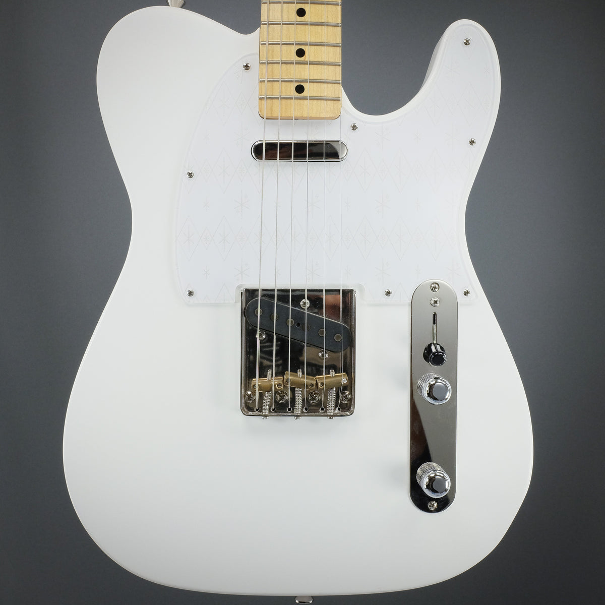 MAYBELLENE - Pearl on White