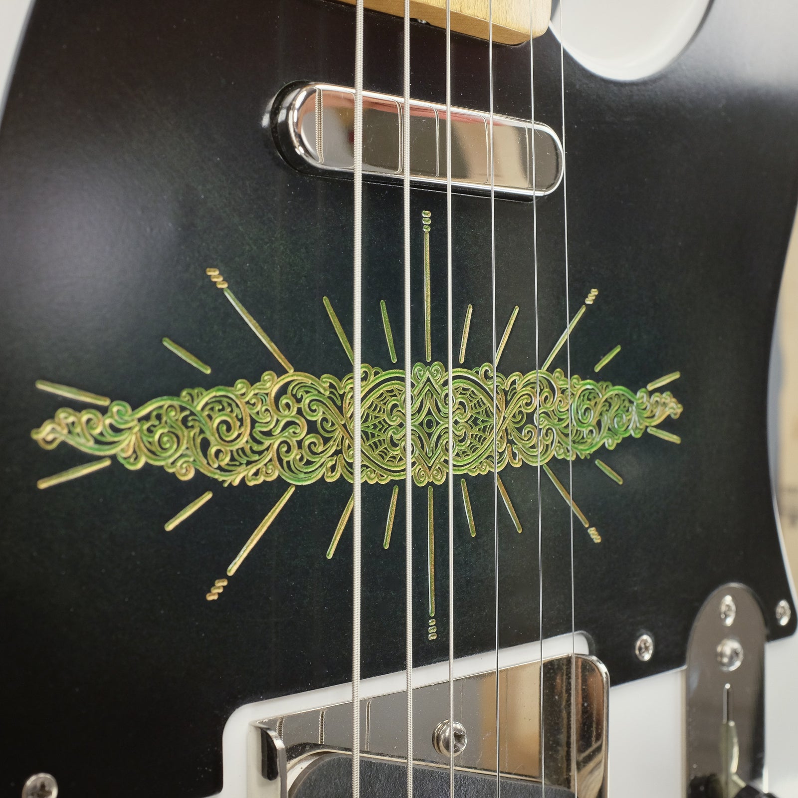 Winchester Sunrise - Telecaster Pickguard - Bakelite